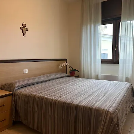 Casa Di Ospitalita Religiosa San Francesco D'assisi - Ba Hotel *